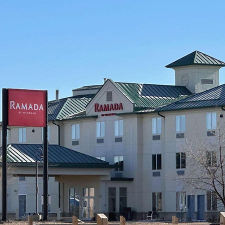 Ramada By Wyndham Estevan Exteriér fotografie