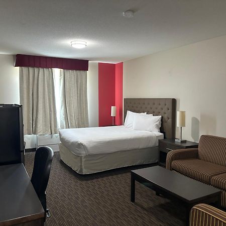Ramada By Wyndham Estevan Exteriér fotografie