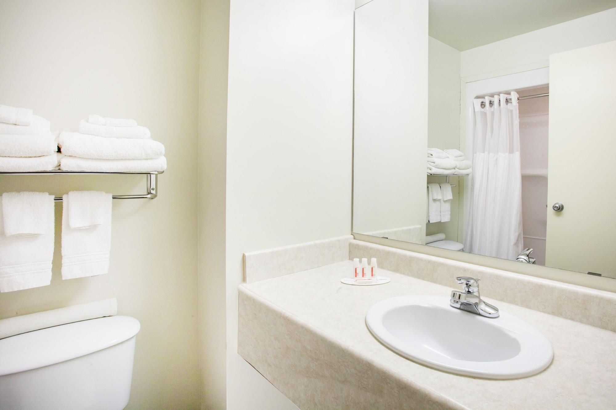 Ramada By Wyndham Estevan Exteriér fotografie