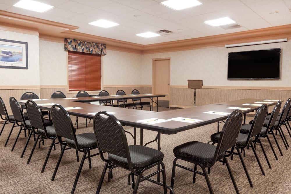 Ramada By Wyndham Estevan Exteriér fotografie
