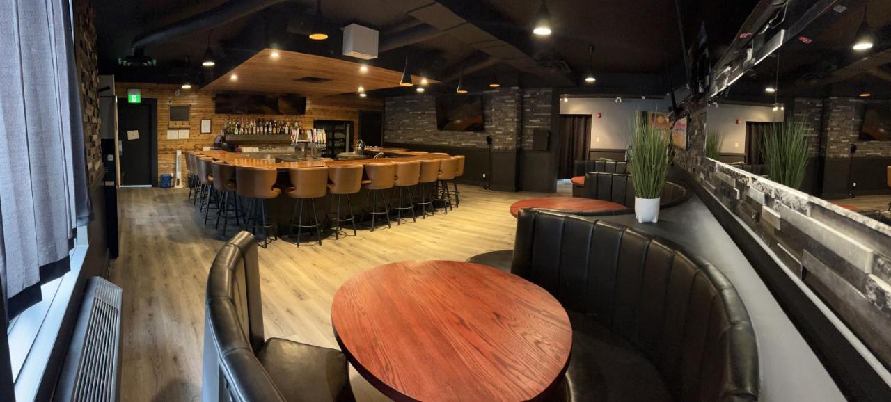 Ramada By Wyndham Estevan Exteriér fotografie