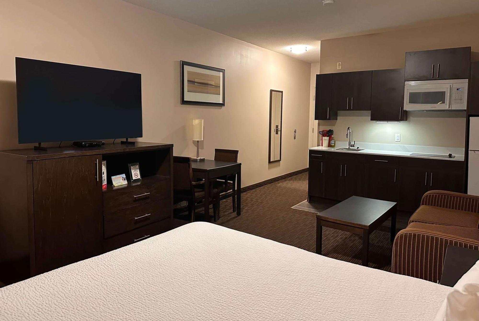 Ramada By Wyndham Estevan Exteriér fotografie