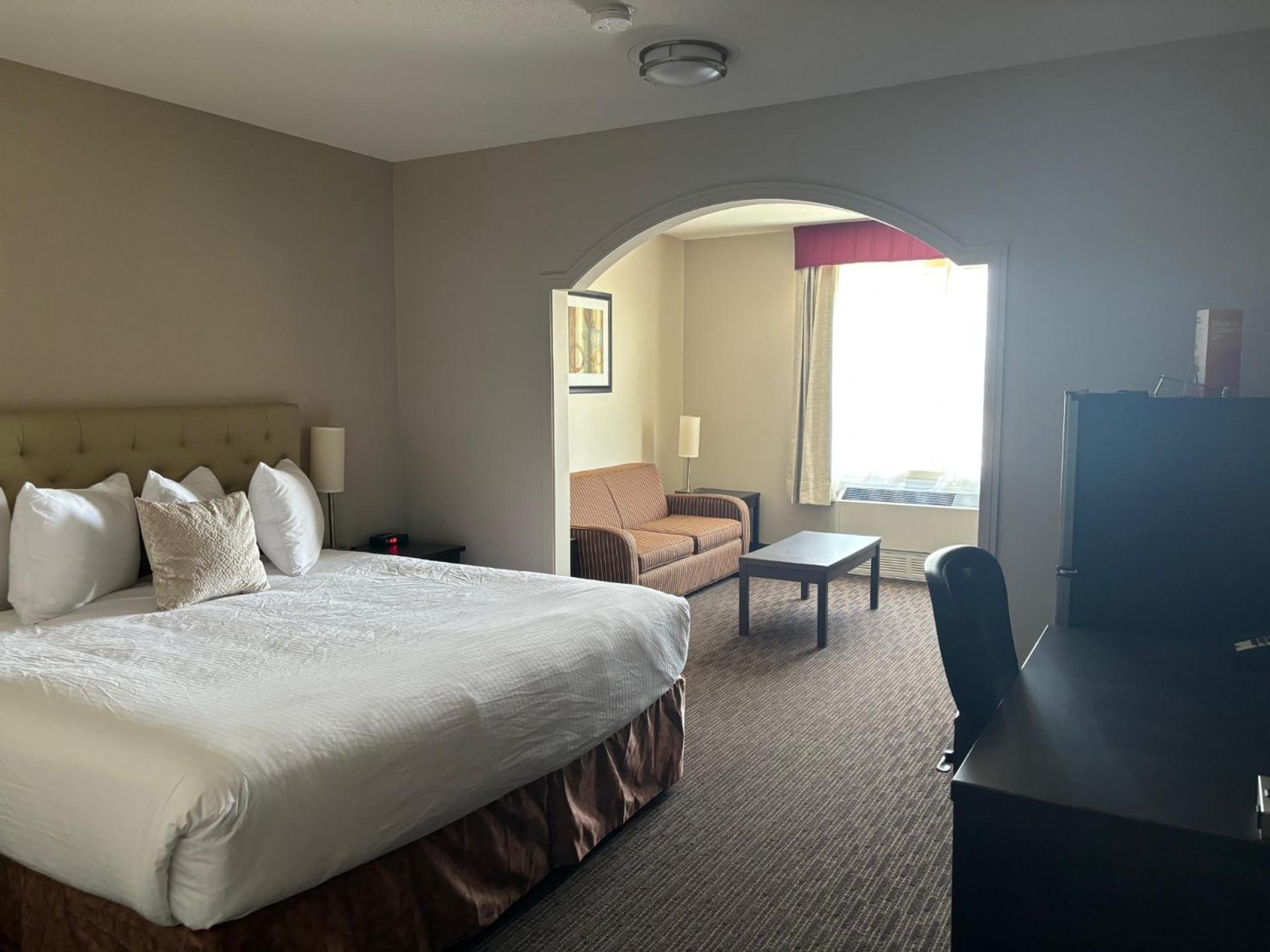Ramada By Wyndham Estevan Exteriér fotografie