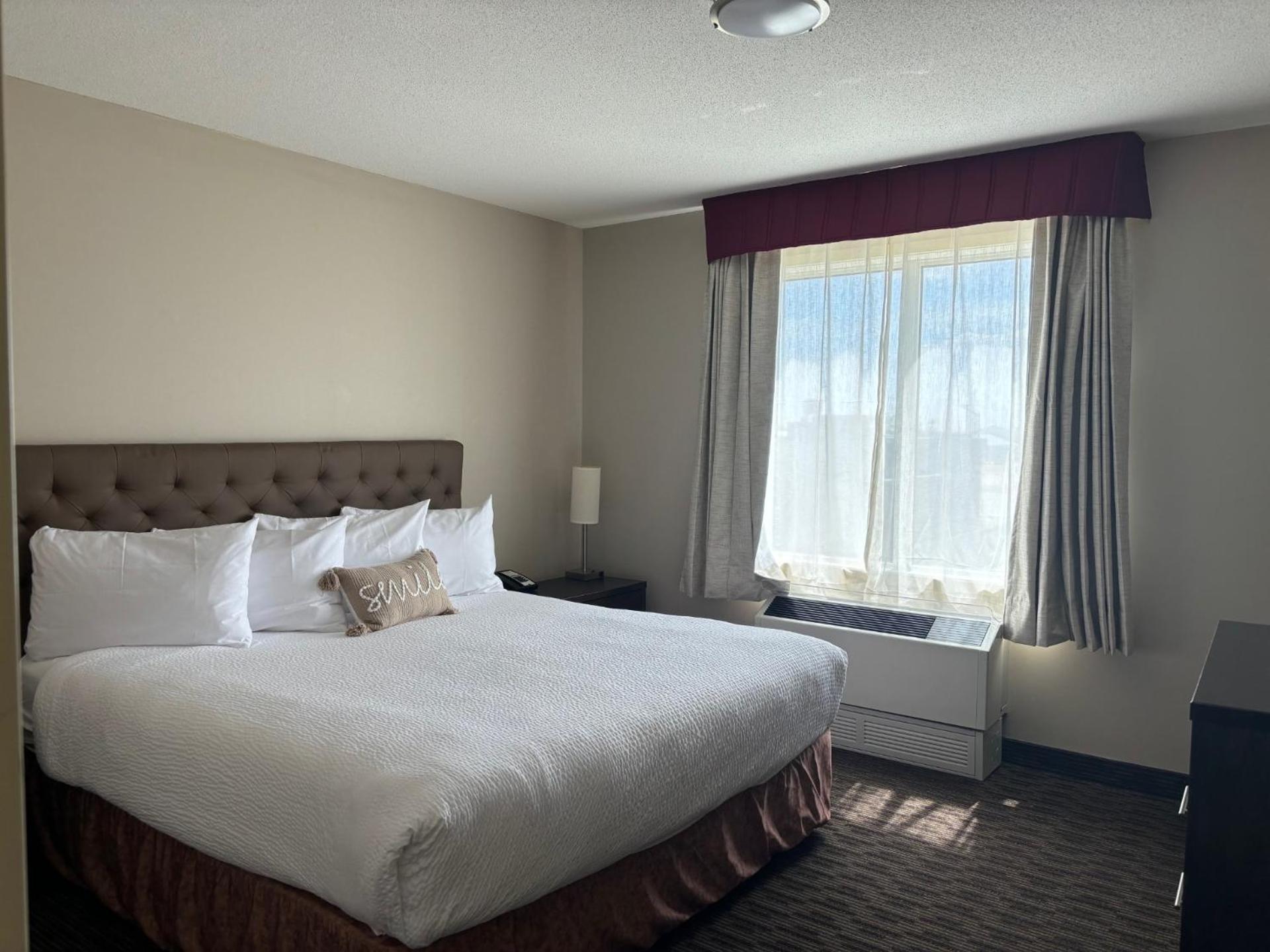 Ramada By Wyndham Estevan Exteriér fotografie