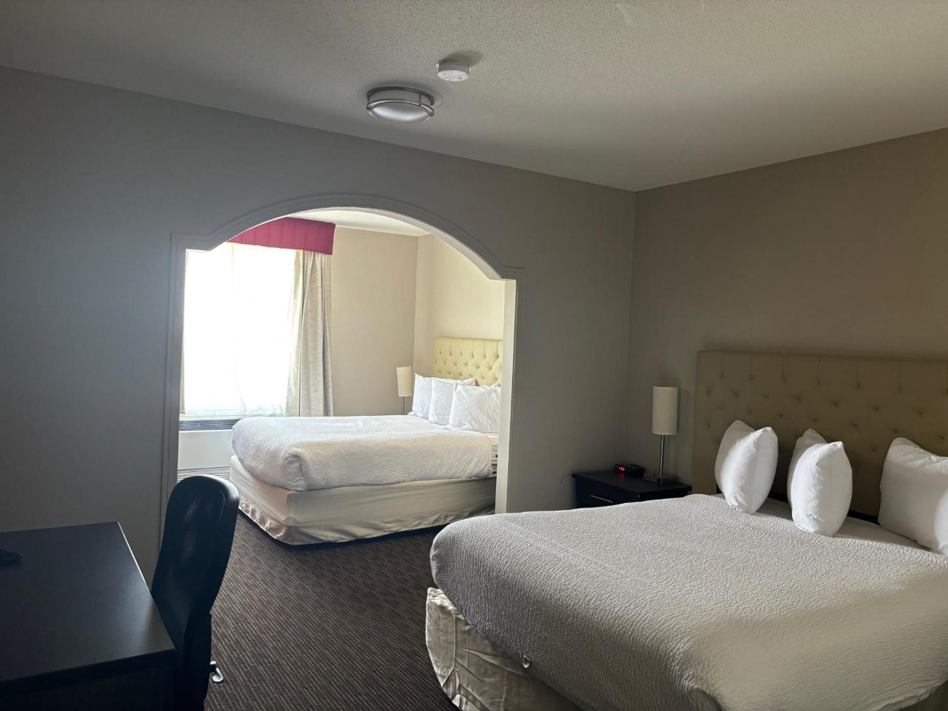 Ramada By Wyndham Estevan Exteriér fotografie