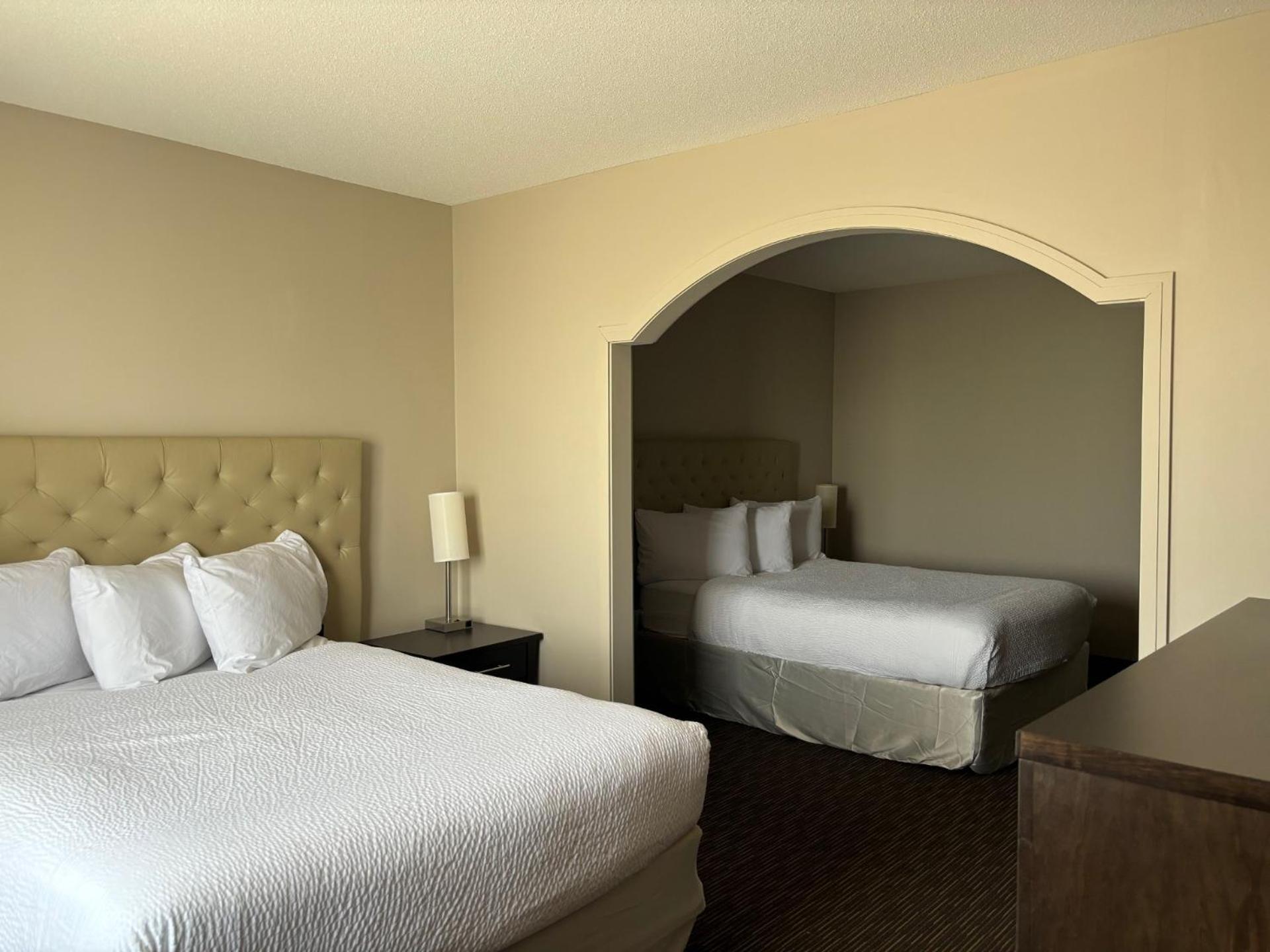 Ramada By Wyndham Estevan Exteriér fotografie