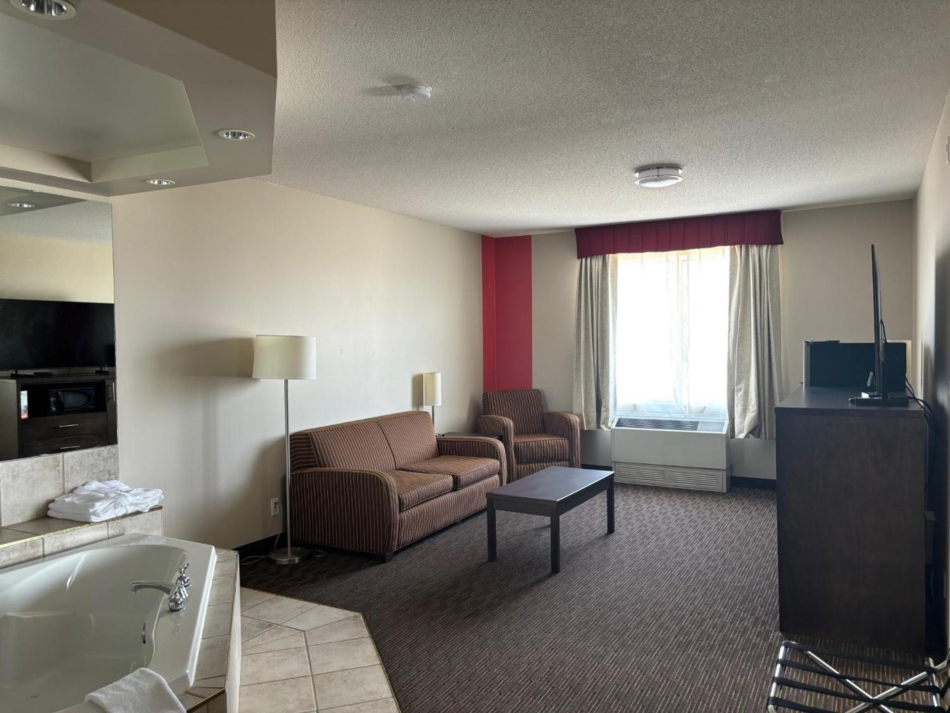 Ramada By Wyndham Estevan Exteriér fotografie