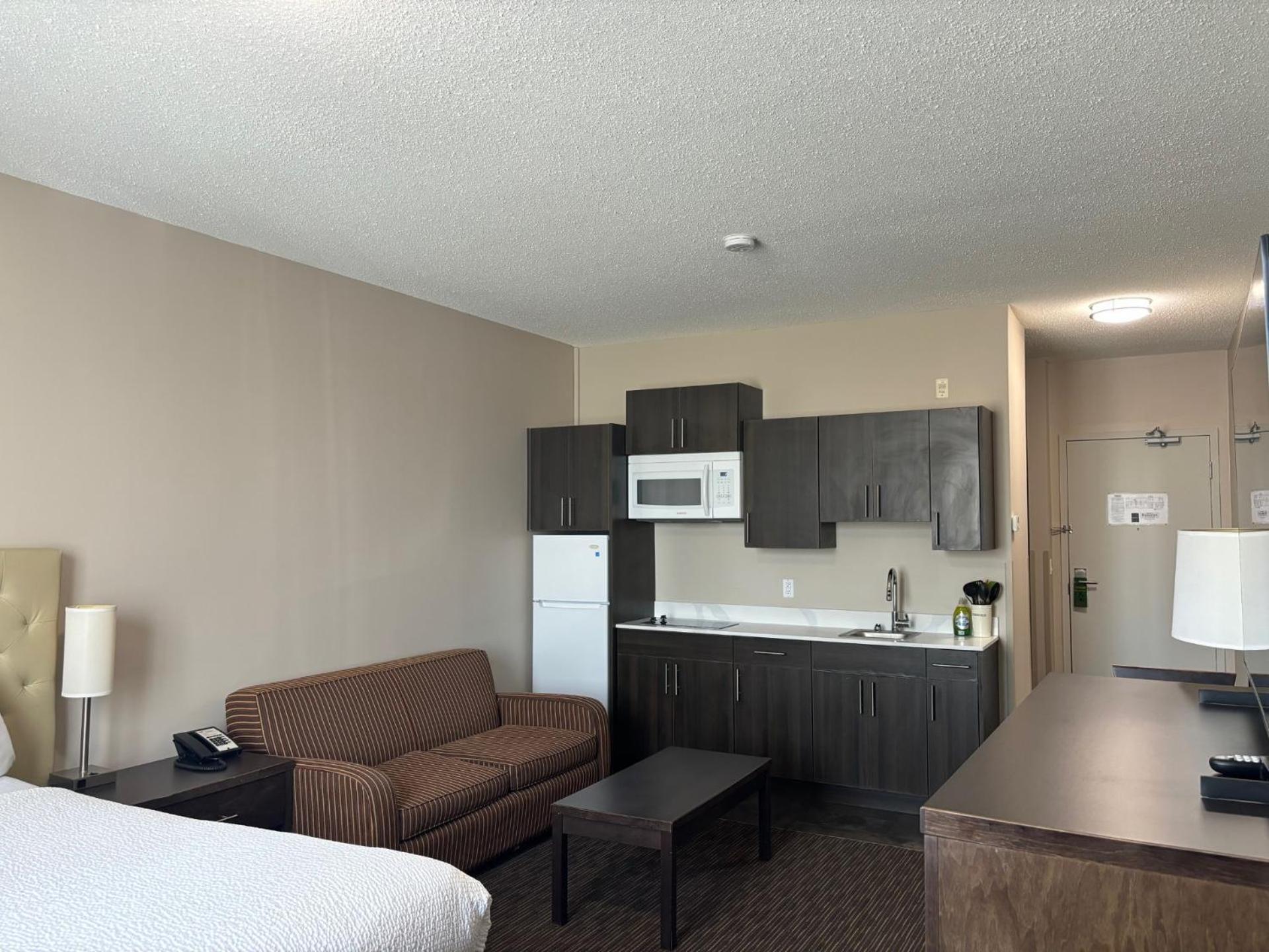 Ramada By Wyndham Estevan Exteriér fotografie