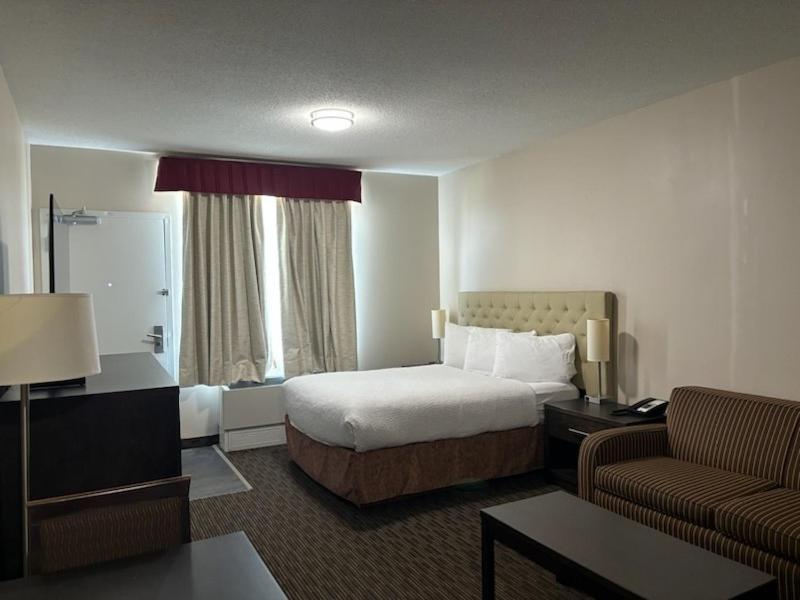 Ramada By Wyndham Estevan Exteriér fotografie