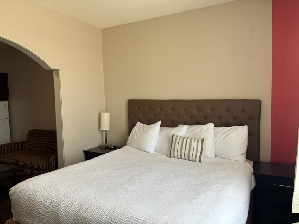 Ramada By Wyndham Estevan Exteriér fotografie