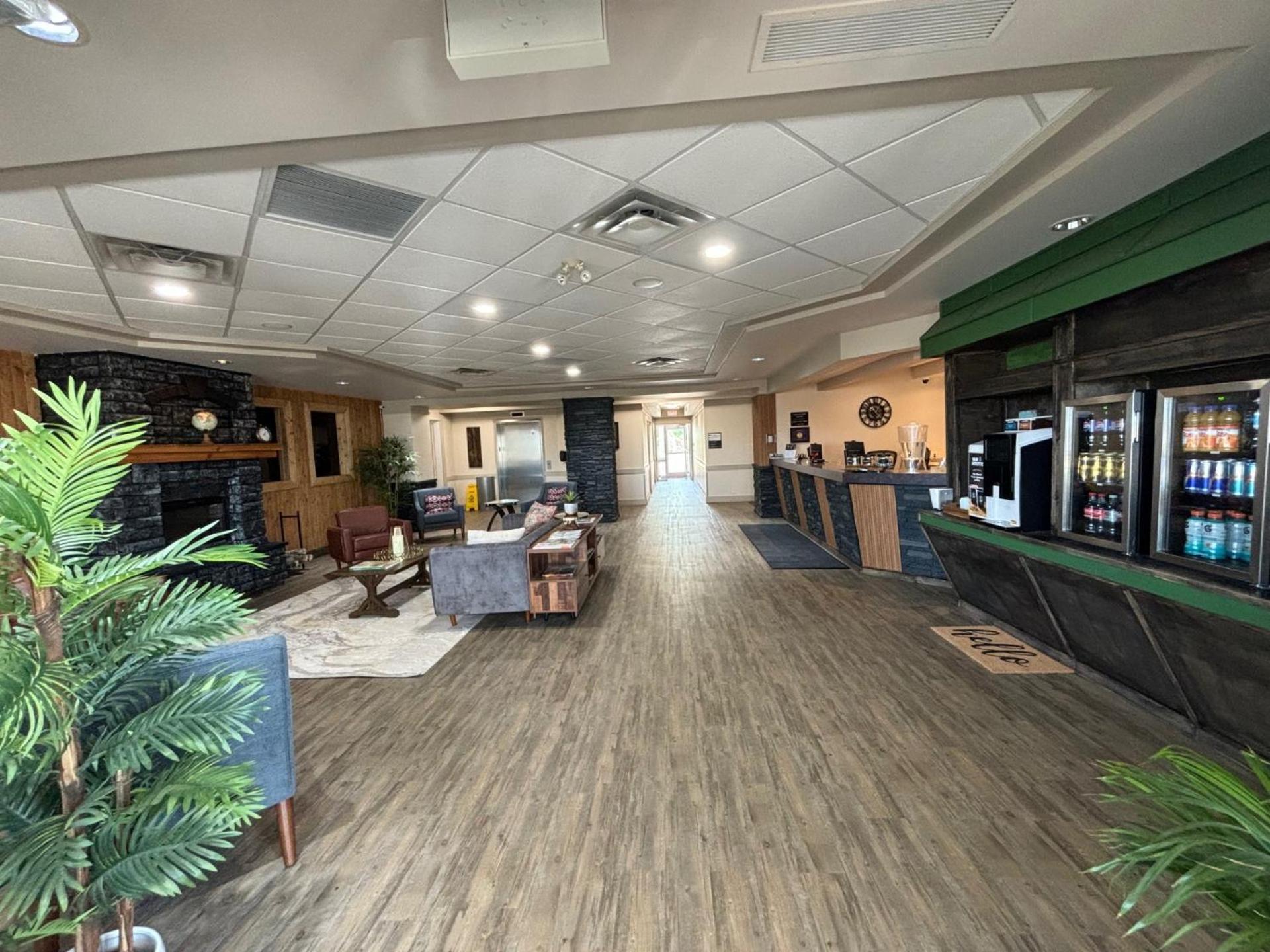 Ramada By Wyndham Estevan Exteriér fotografie