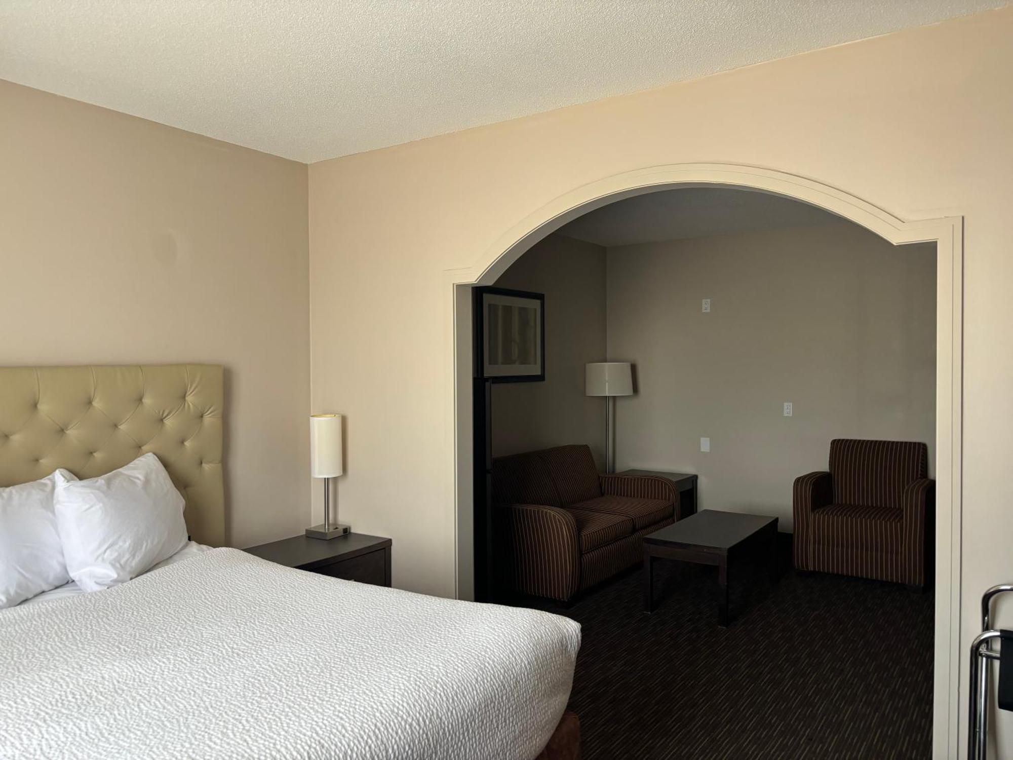Ramada By Wyndham Estevan Exteriér fotografie