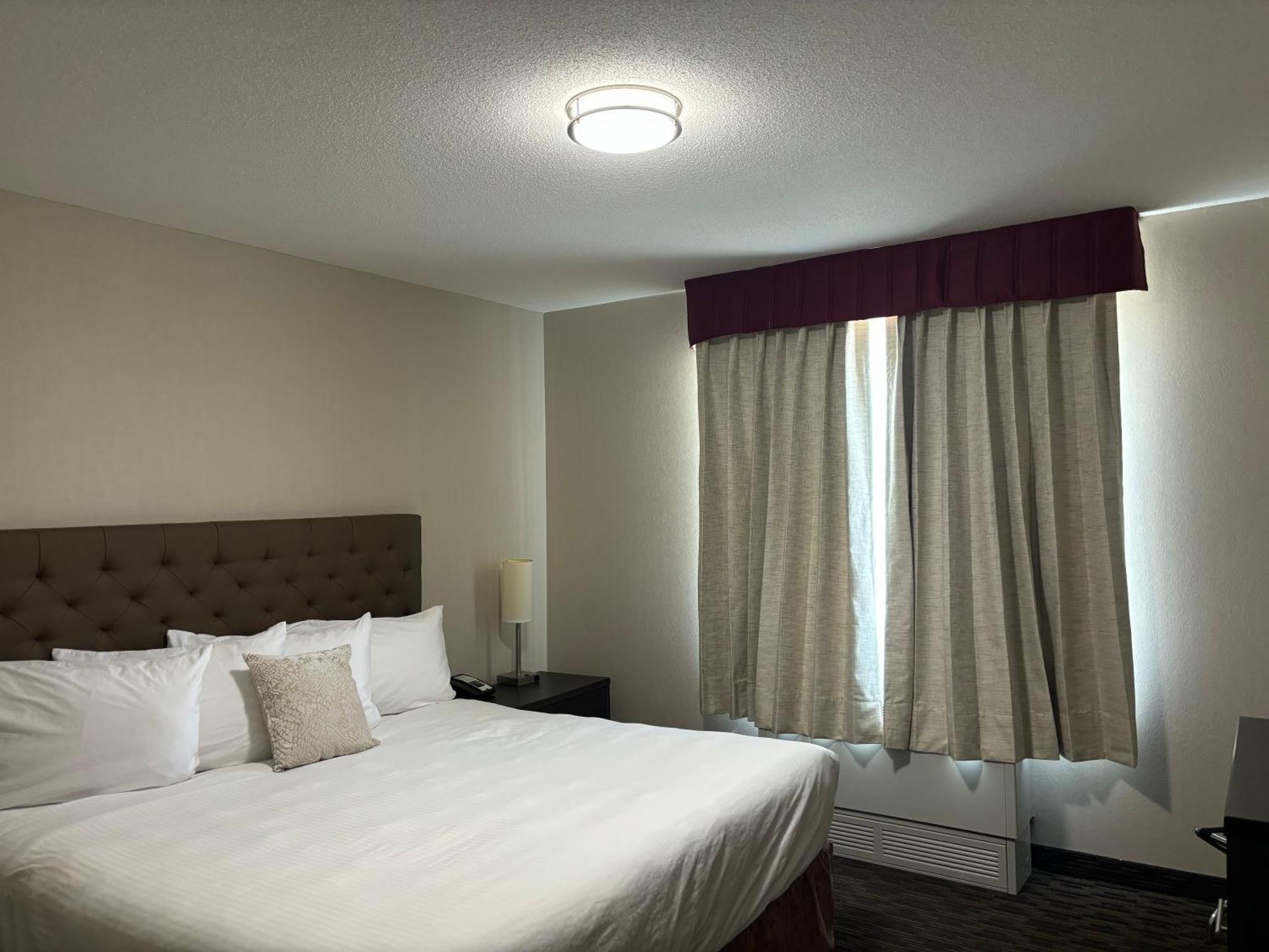 Ramada By Wyndham Estevan Exteriér fotografie