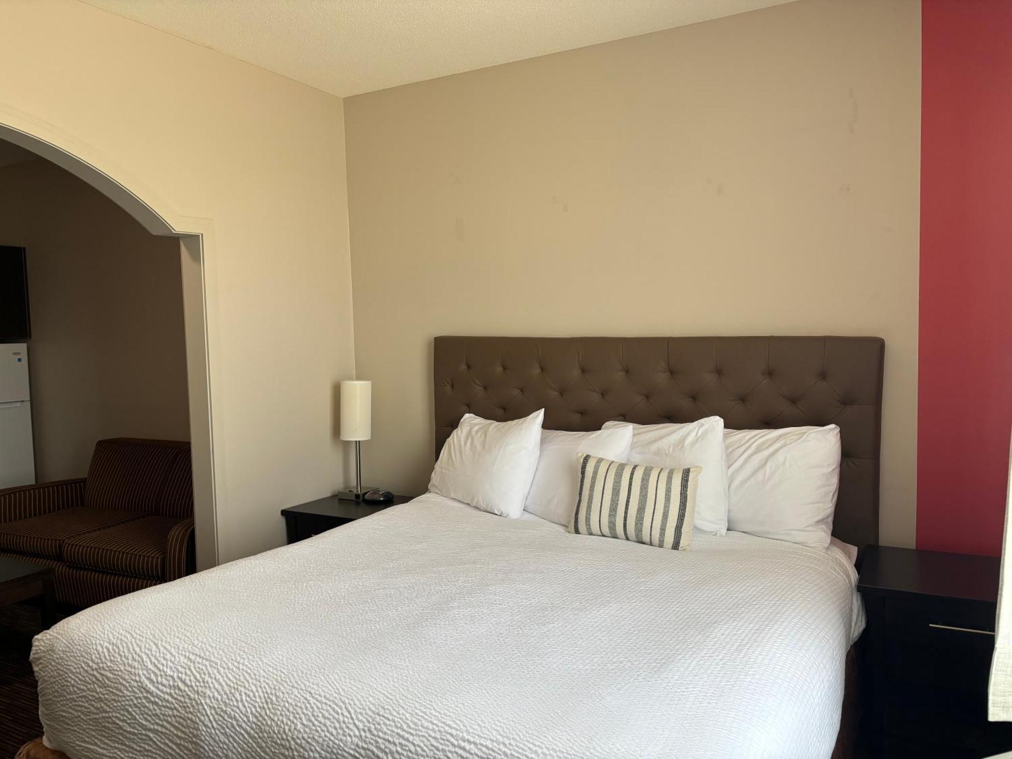 Ramada By Wyndham Estevan Exteriér fotografie