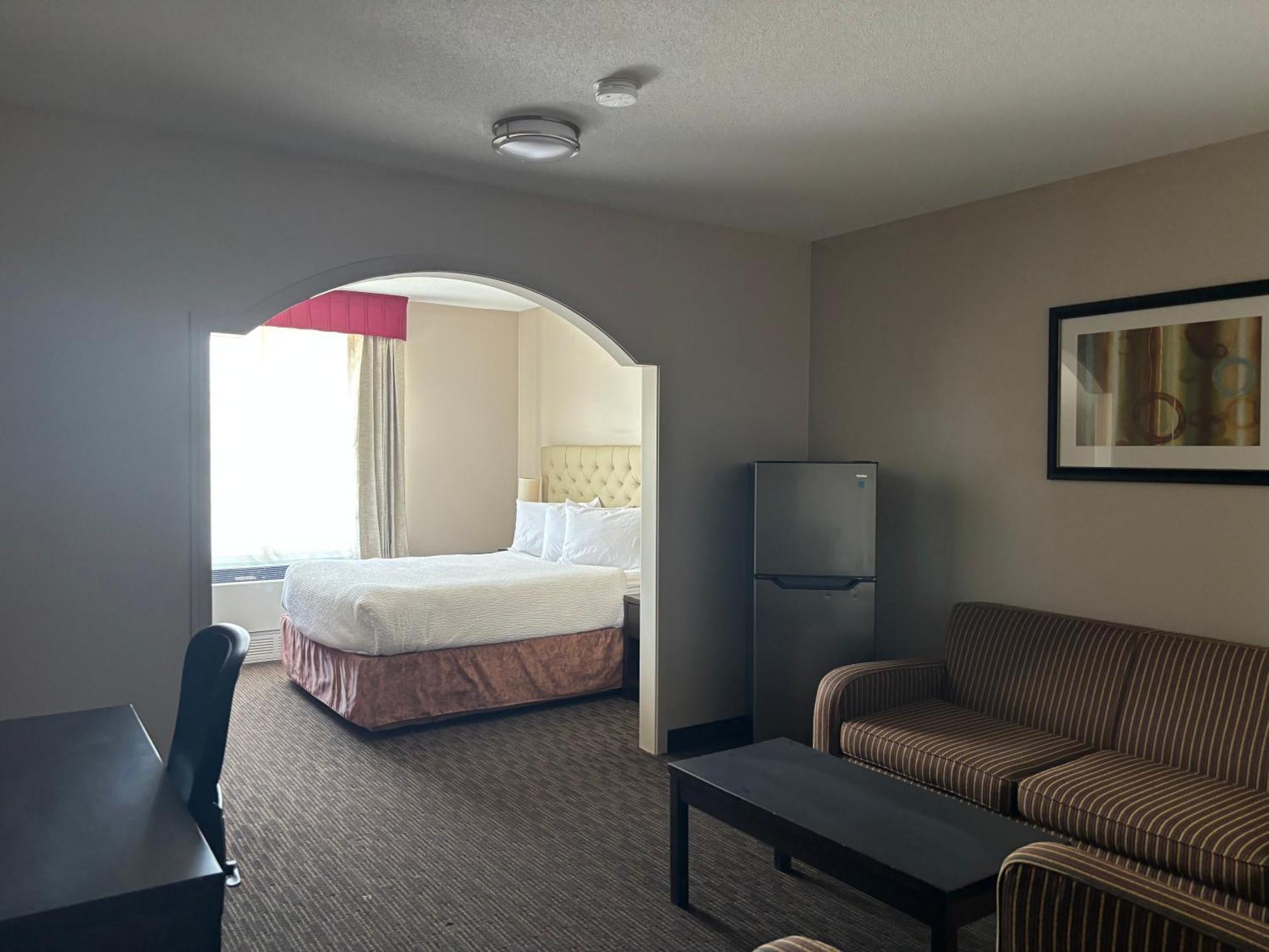 Ramada By Wyndham Estevan Exteriér fotografie