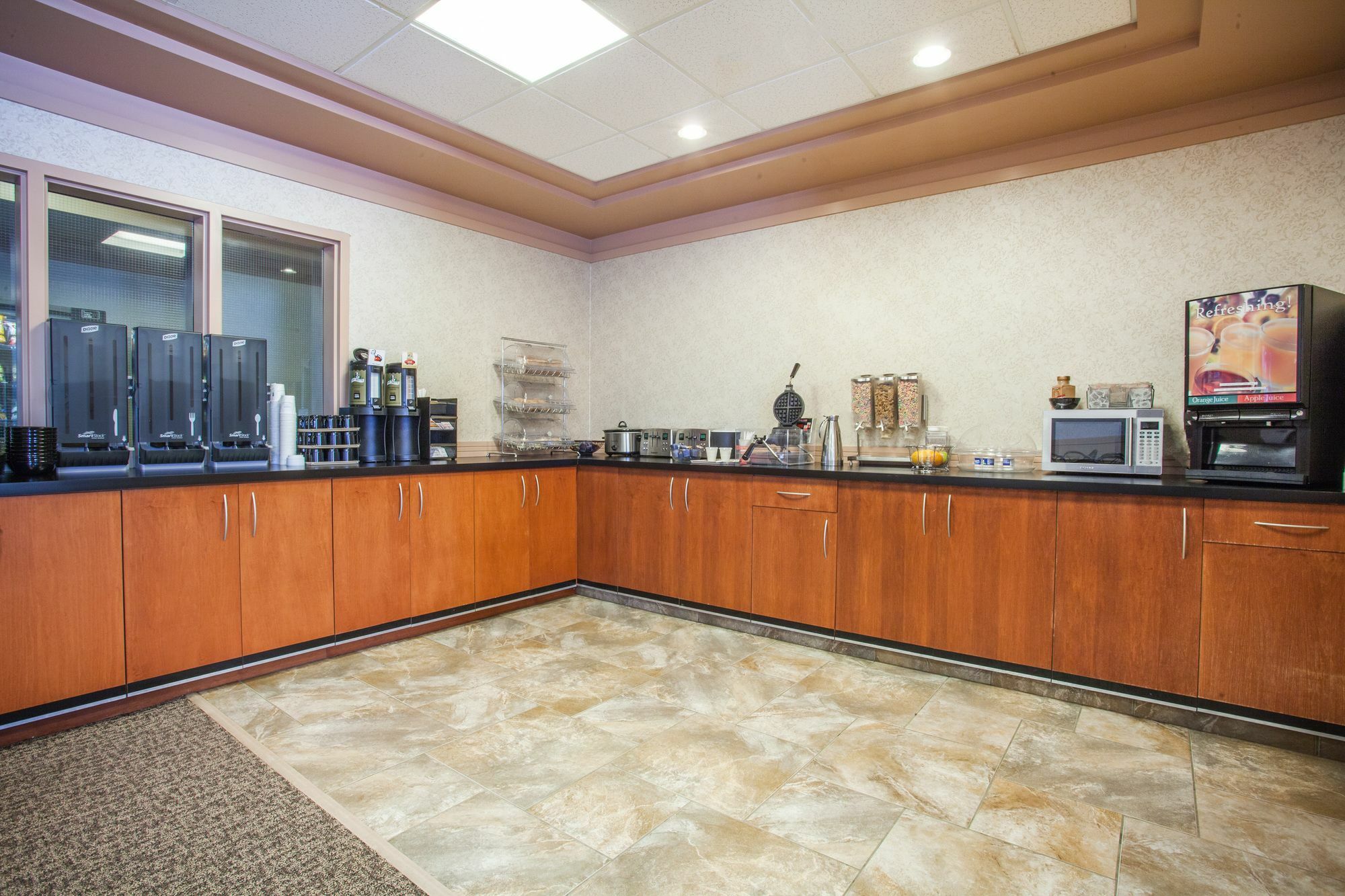 Ramada By Wyndham Estevan Exteriér fotografie